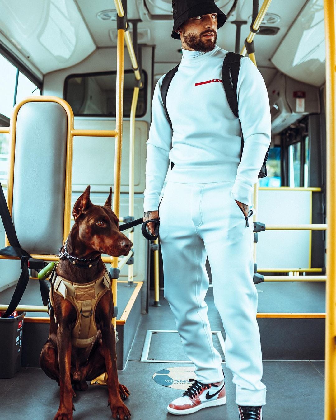 Maluma y su perro, Buda