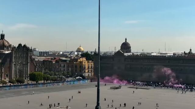Ausencia de la bandera en el Zócalo