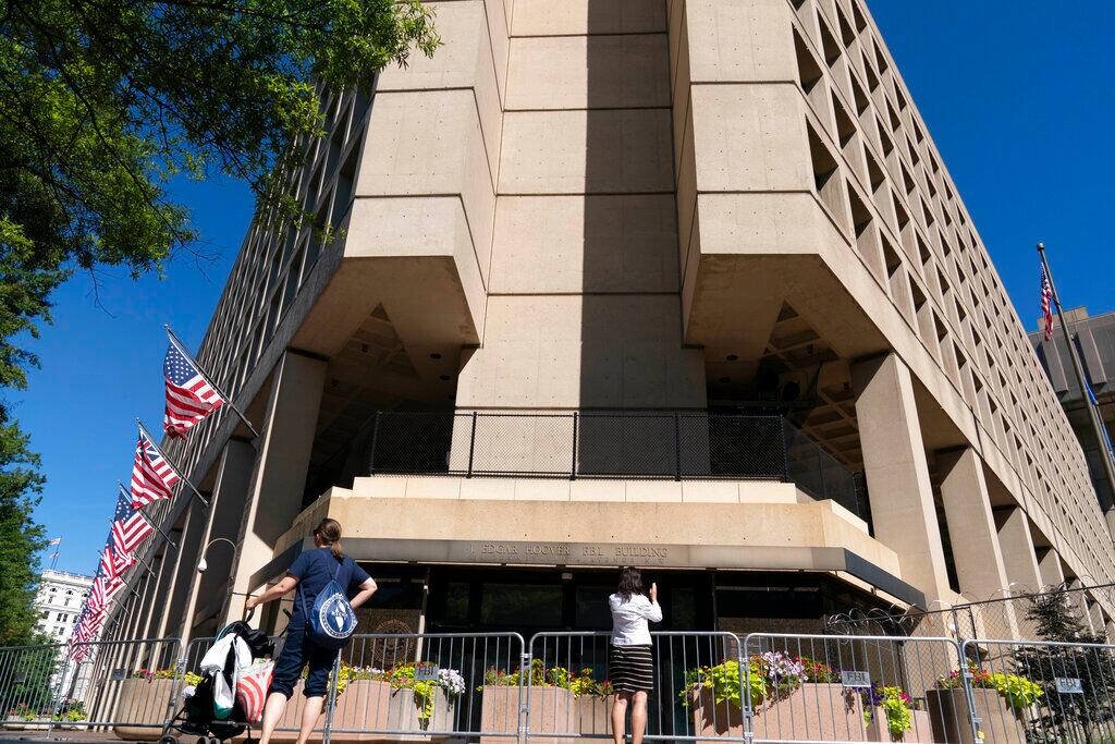 FBI obtiene 26 cajas y varias carpetas de alto secreto de casa de Donald Trump