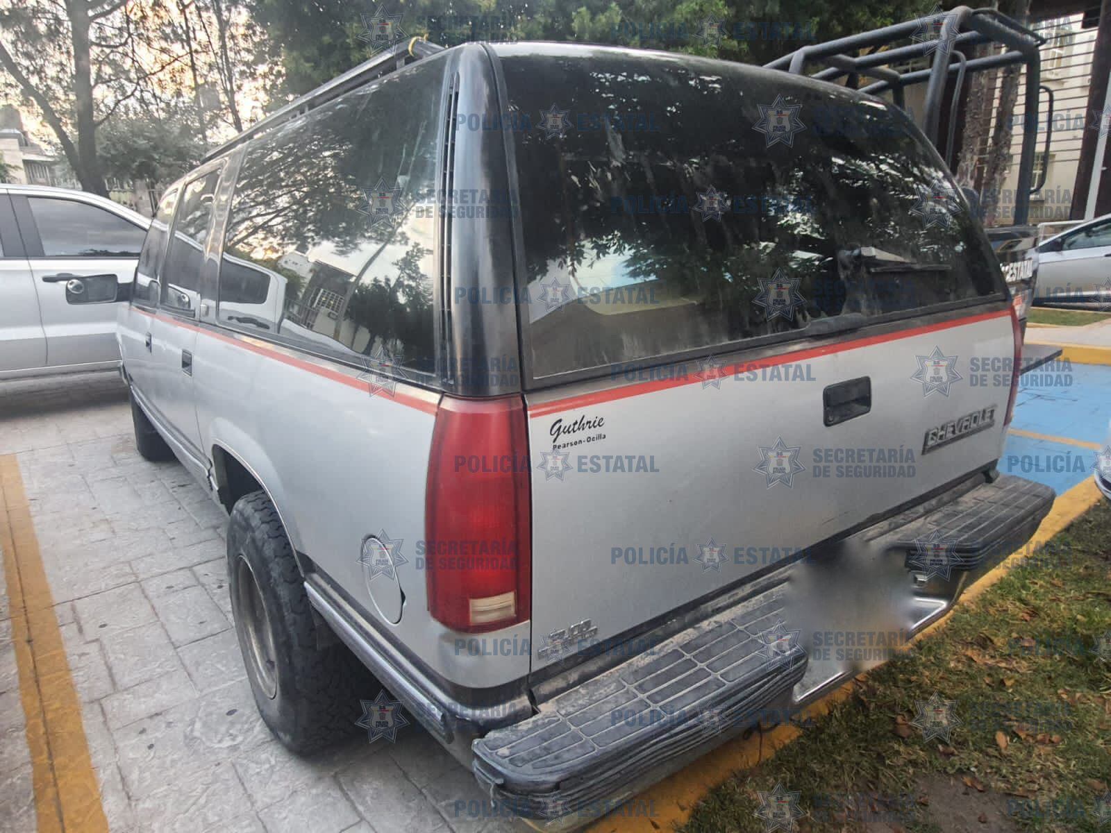 Camioneta asegura a detenido en Texcoco