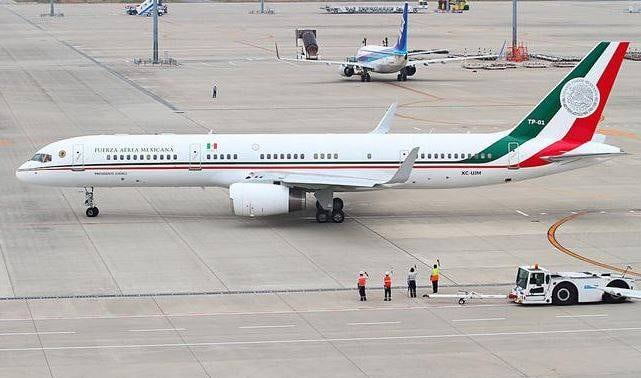 Diputados federales de Morena piden visita guiada al Avión presidencial.