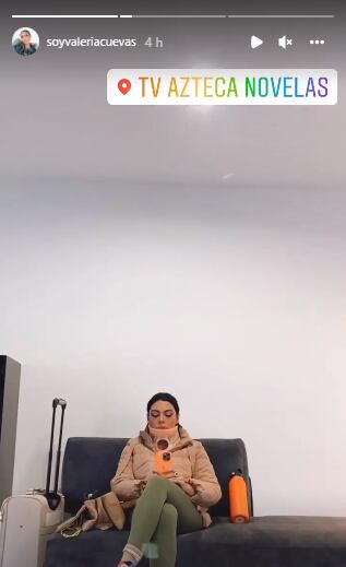 Valeria Berganza asiste a trabajar con collarín.