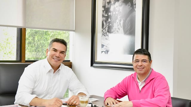 Alejandro Moreno presume reunión con líder del PRI en CDMX mientras su casa es cateada