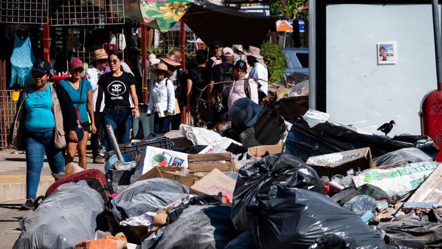 La recolección de basura se ha convertido en una tarea monumental en Acapulco tras el paso del huracán Otis, recogerla tardará alrededor de dos años.