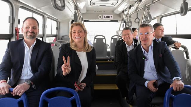 Maru Campos inaugura el JuárezBus