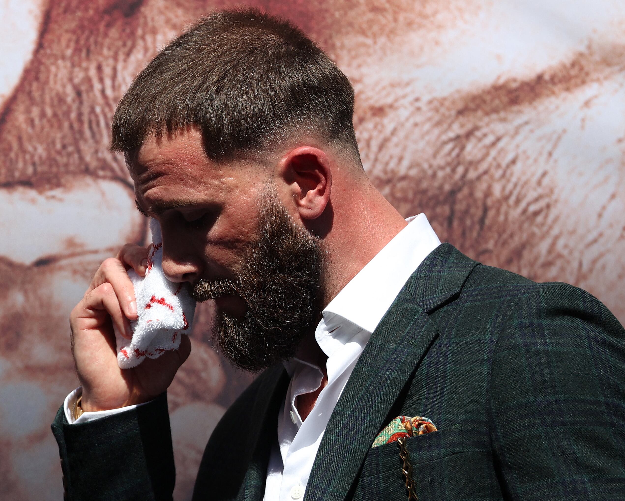 Caleb Plant sufrió un corte en el rostro tras pleito vs Canelo