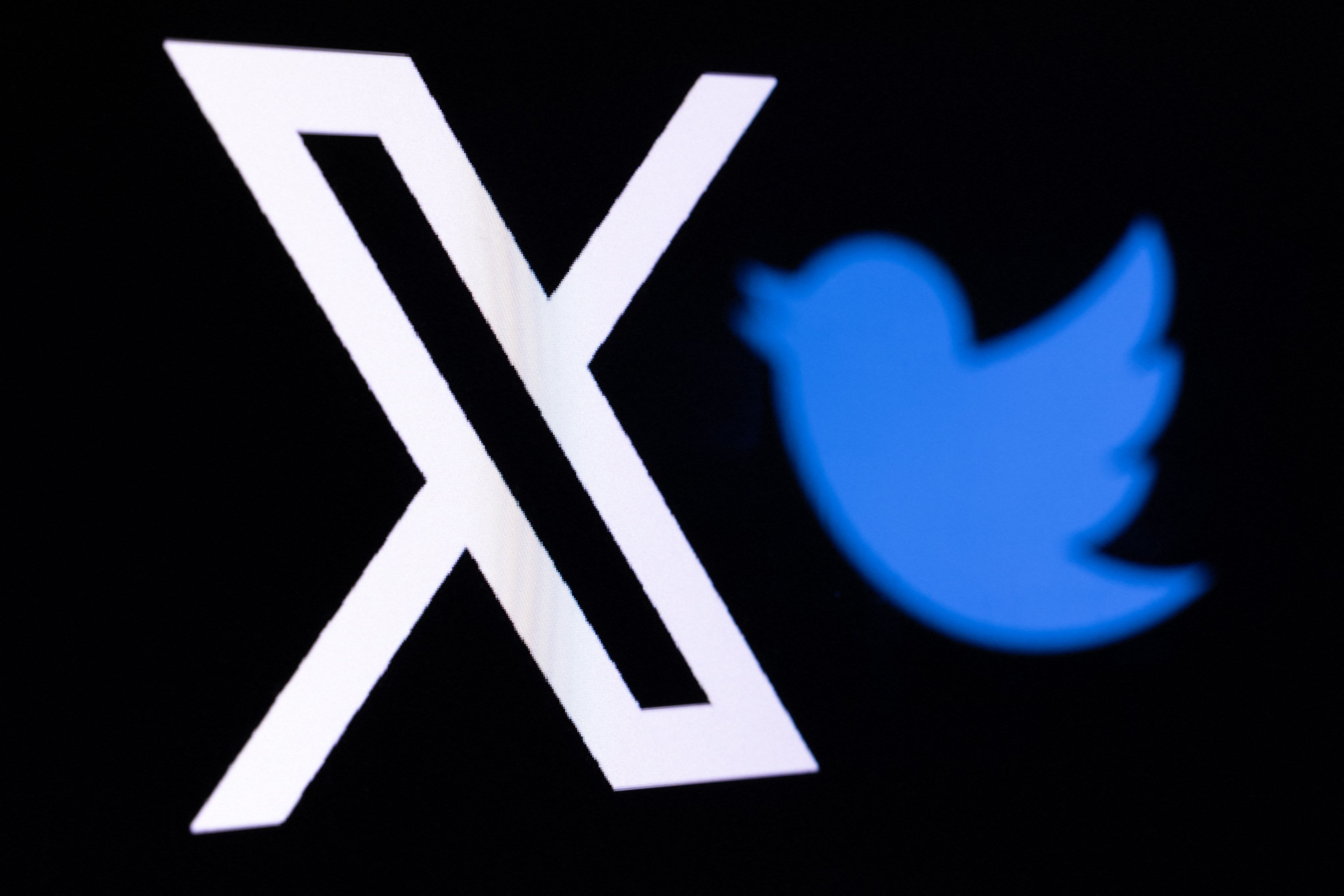 Twitter cambia oficialmente de imagen a X en las apps y versión de escritorio
