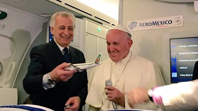 Francisco vuela de México a Roma, de regreso al Vaticano