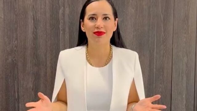 Sandra Cuevas promete viaje a niños que tengan una foto con ella