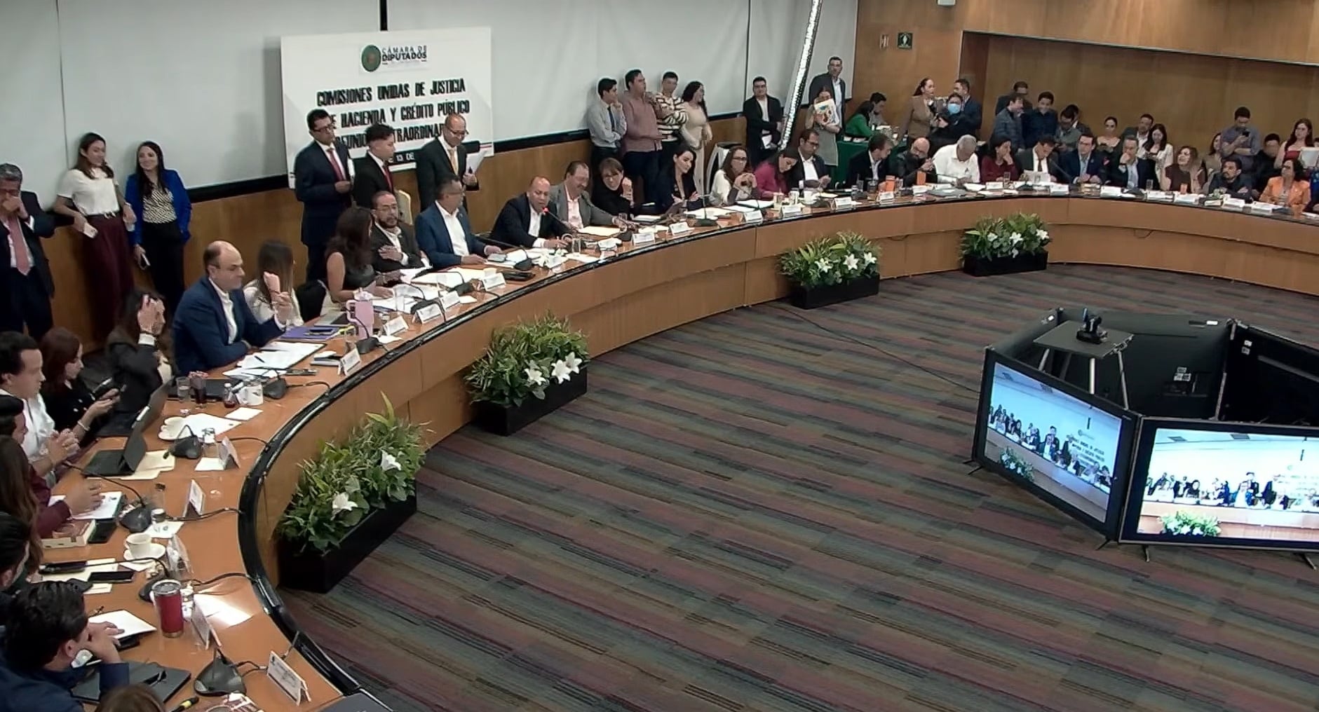 Diputados del PAN y PRI detienen sesión donde se votaría la minuta de la Ley de Amparo
