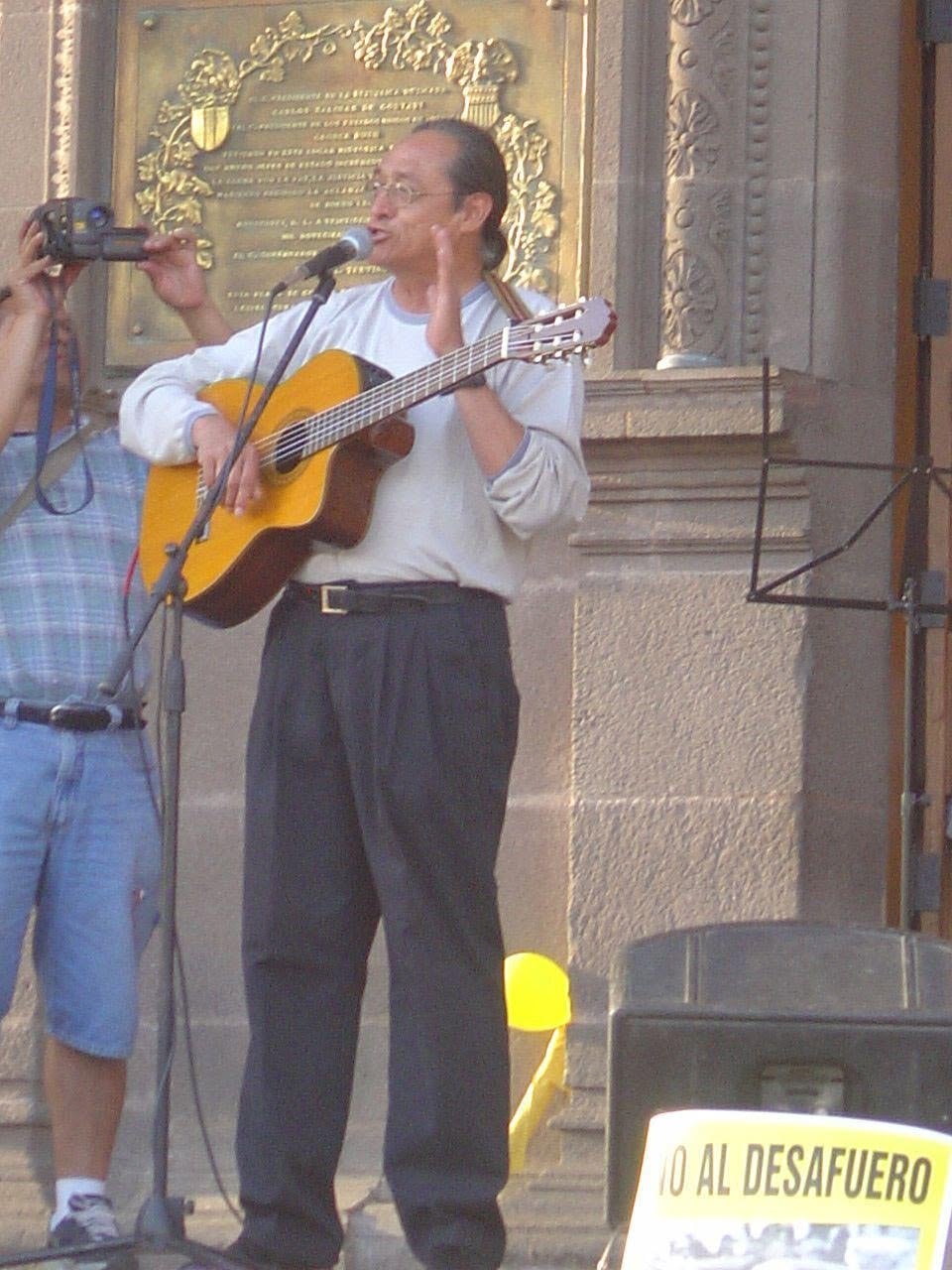 Gabino Palomares, cantautor mexicano