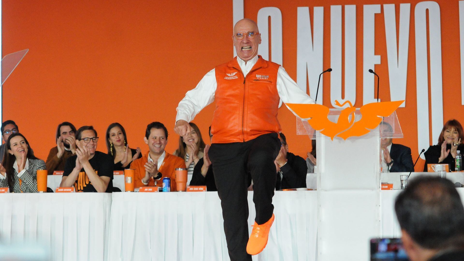 Los tenis “fosfo” de Dante