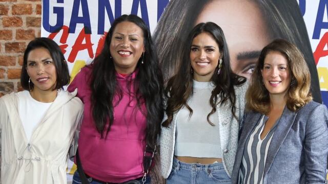 Alessandra Rojo de la Vega y su equipo