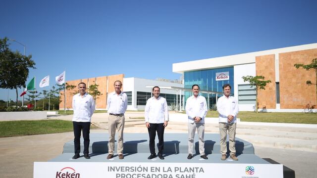 Mauricio Vila y directivos de Kekén