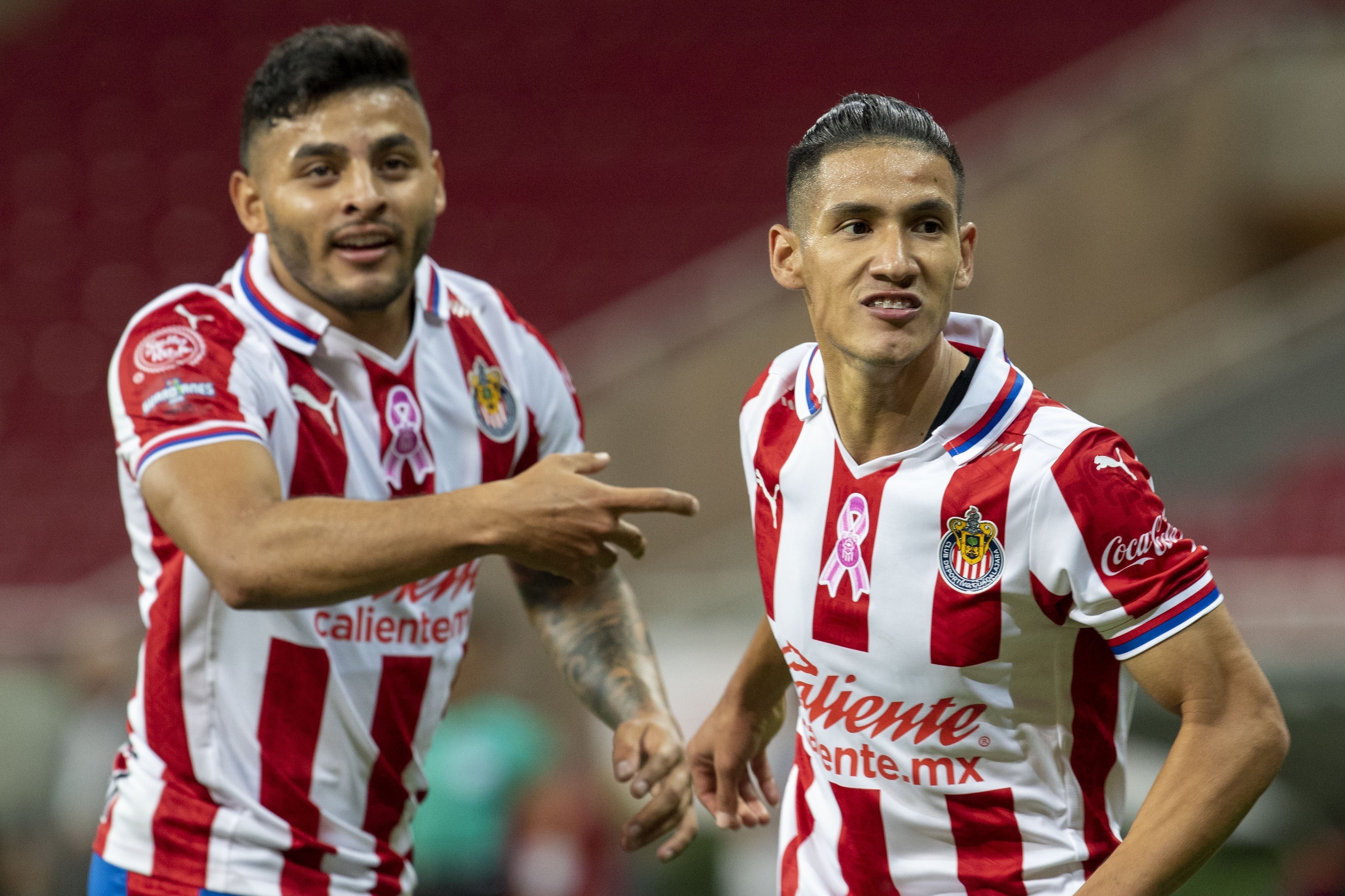 Alexis Vega y Uriel Antuna