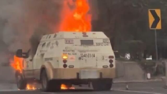 ¿Qué pasó en Insurgentes Norte? Se incendió camioneta de valores por falla mecánica