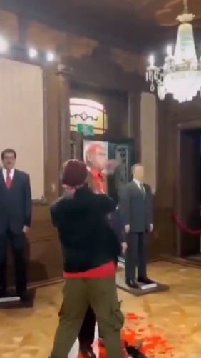 Destruyen figura de Benjamín Netanyahu en Museo de Cera de CDMX