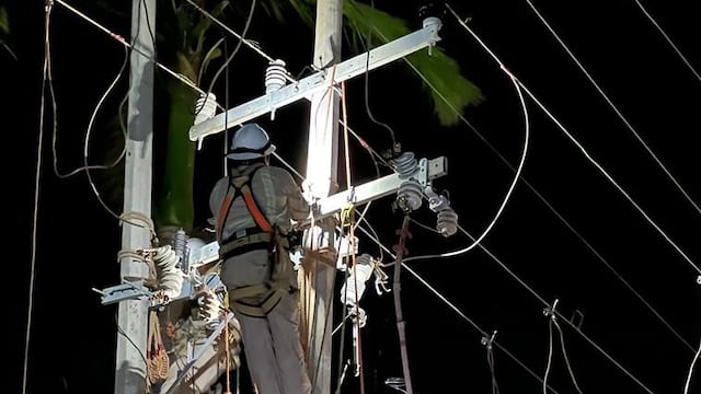 AMLO asegura que ya hay energía en Acapulco