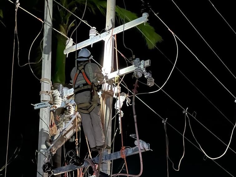 AMLO asegura que ya hay energía en Acapulco