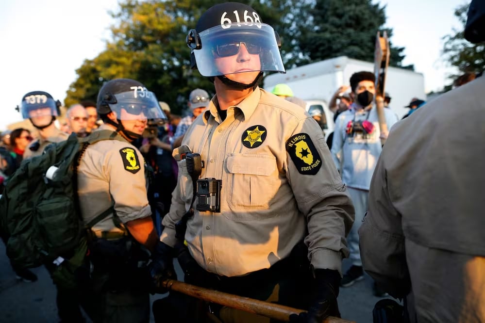 El Departamento de Seguridad de Estados Unidos justifica al agente federal que disparó al migrante venezolano