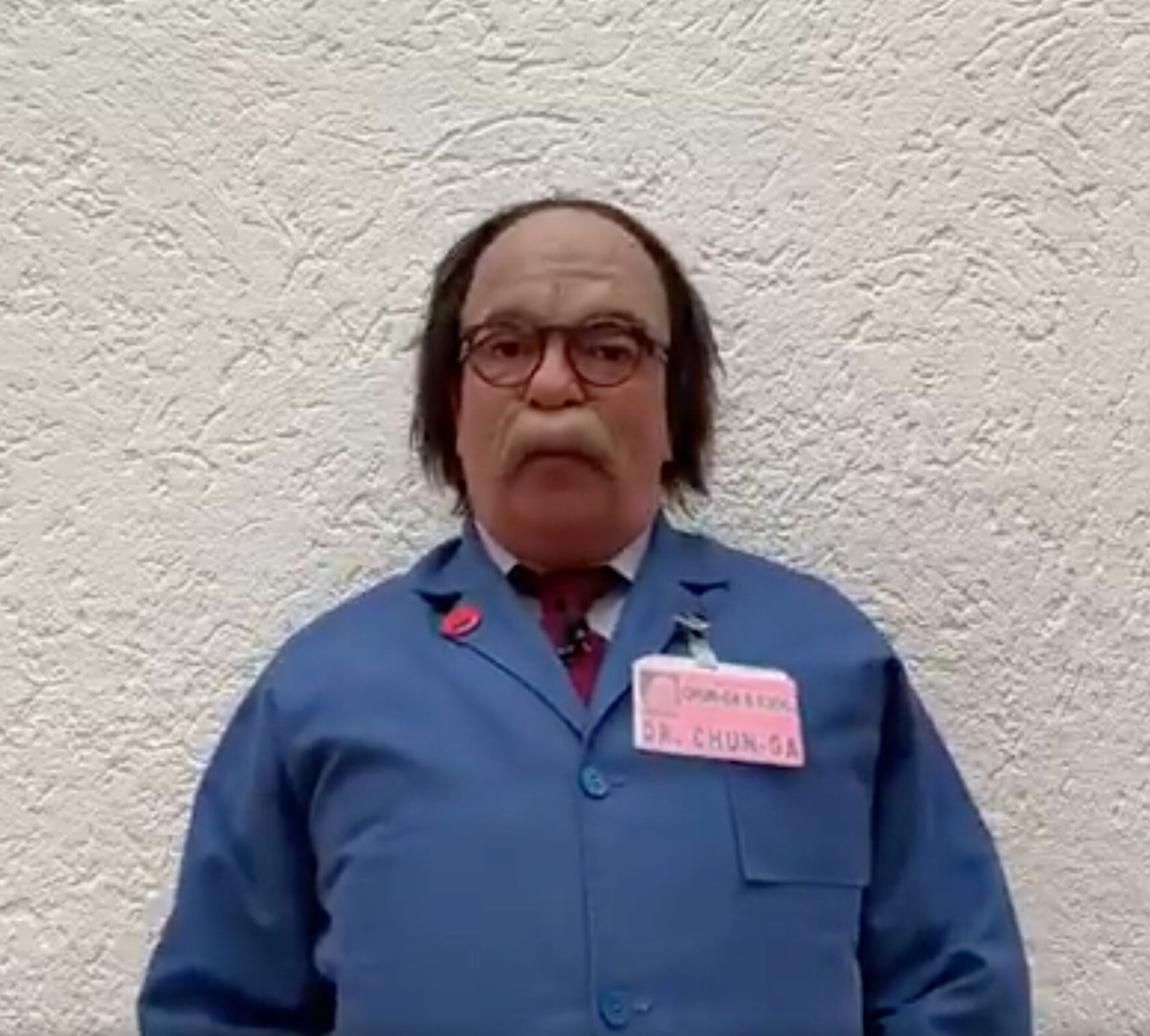 El Dr. Chunga invita a quedarse en casa