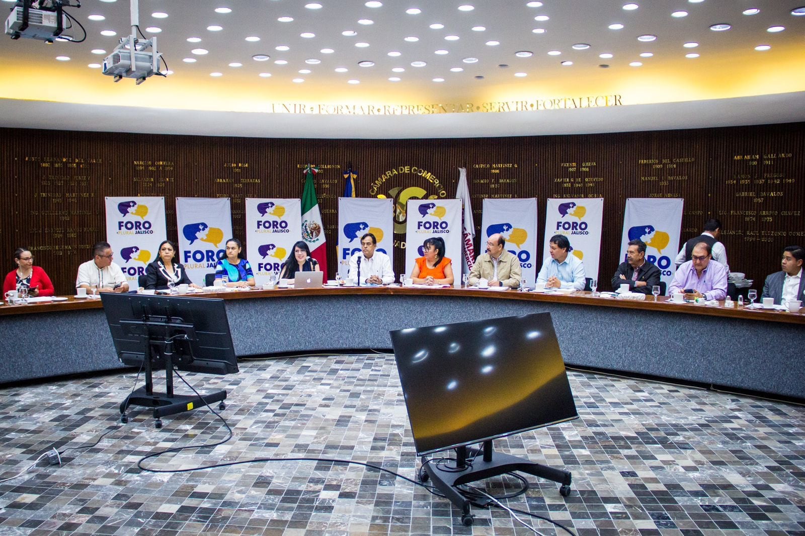 Integrantes del Foro Plural Jalisco se expresan respecto a los nuevos libros de texto gratuitos de la SEP