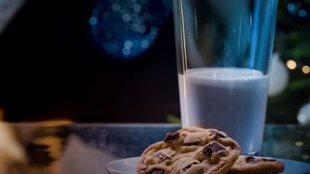 Comercial Pilk and cookies
