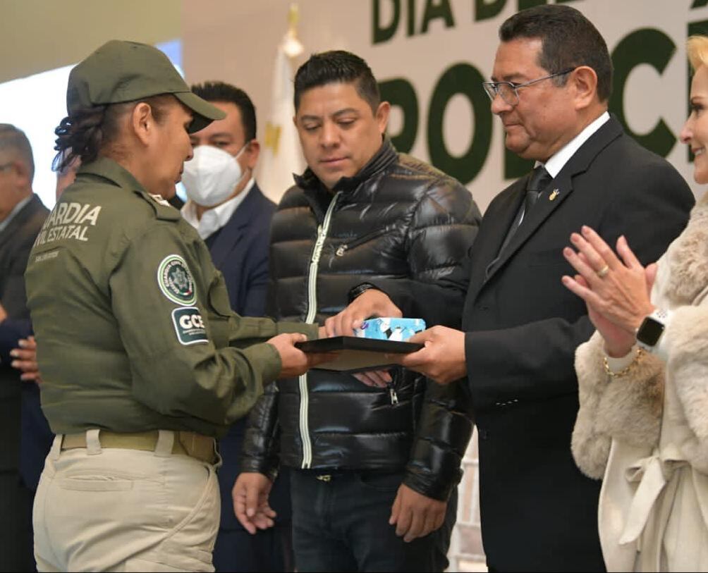 Ricardo Gallardo celebra el Día del Policía en San Luis Potosí