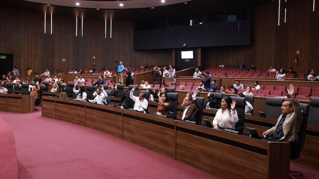Congreso de Oaxaca aprueba desaparición de poderes en Juchitán
