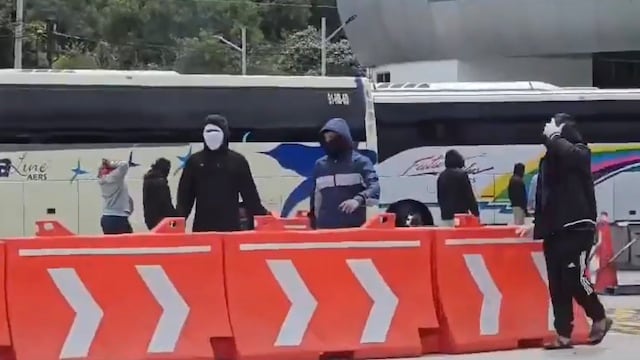 Caos en la México-Cuernavaca: normalistas bloquean caseta Tlalpan