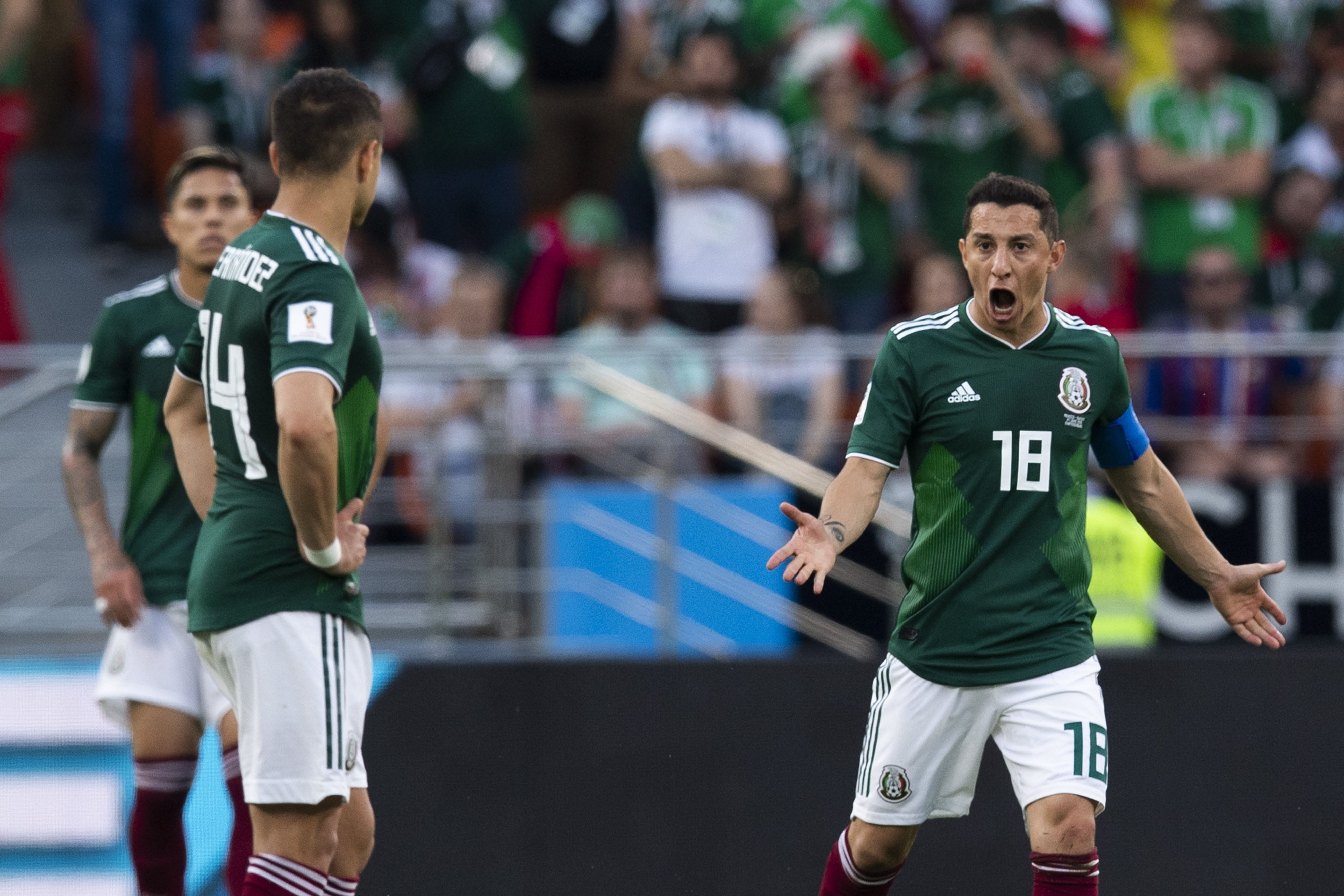 Andrés Guardado y Chicharito en un partido de la Selección Mexicana