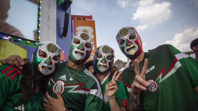 Personas en el FIFA Fan Fest en la CDMX por el Mundial 2026.