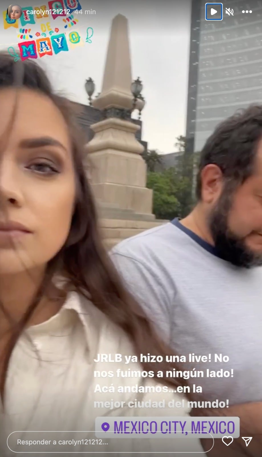 Carolyn Adams y José Ramón López Beltrán estuvieron juntos en El Ángel de la Independencia.