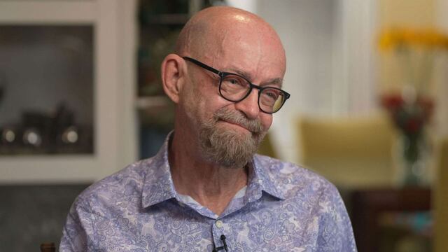 Hombre se 68 años gana la batalla contra la leucemia y el VIH