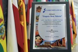 Investigador José Eguibar recibe premio “Gregorio Pérez Palacios”.