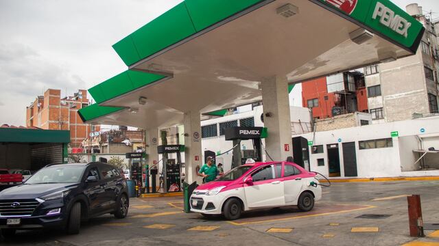 Gasolina a 21 y 24 pesos por litro en despachadoras de la Capital Mexicana.