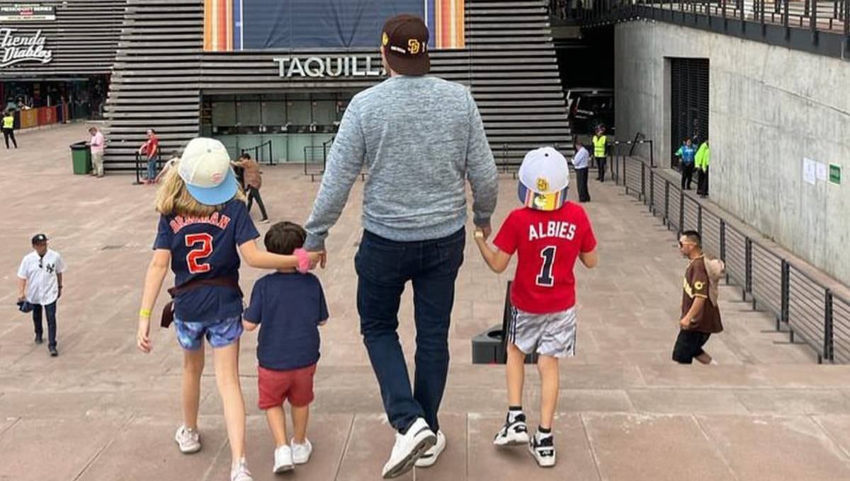 Alberto Lati y sus hijos