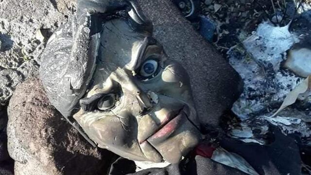 FOTOS: Encuentran aterrador muñeco en el Río Bravo; le prenden fuego y queda intacto