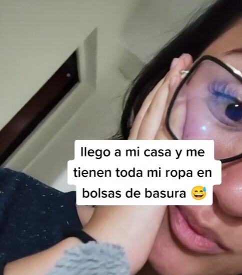 Se va de vacaciones con su novio; regresa y descubre que la corrieron de su casa