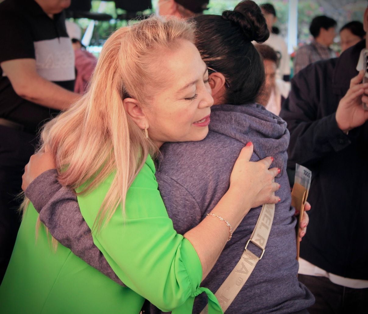 María de los Ángeles Zuppa entrega apoyos a personas con discapacidad