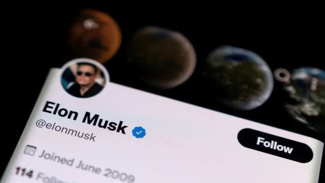 Elon Musk estaría por comprar Twitter, aseguran