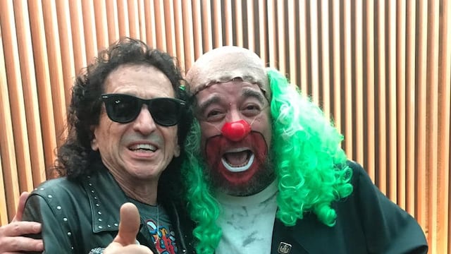 Alex Lora junta a Brozo.