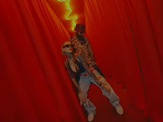 Babo de Cartel de Santa y Kelly Medanie.