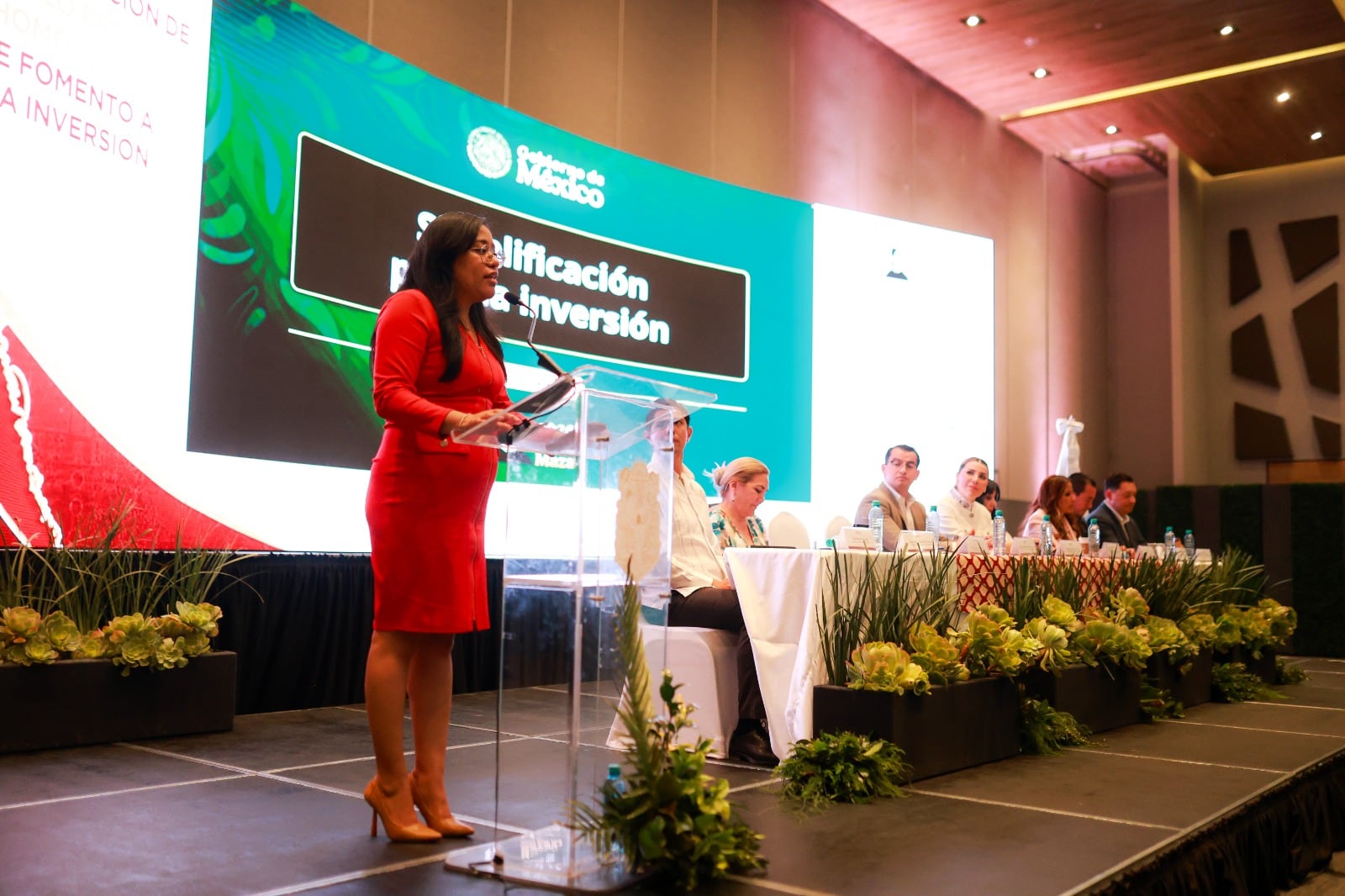 La gobernadora de Baja California, Marina del Pilar Ávila Olmeda, encabezó la firma de un acuerdo para homologar procesos, simplificar trámites y digitalizar servicios-