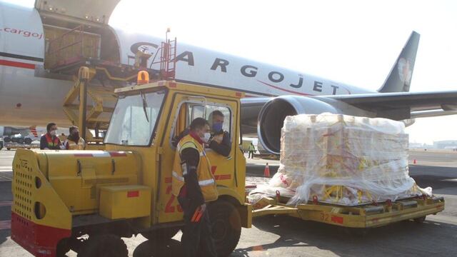 Llegan dosis de Pfizer a México