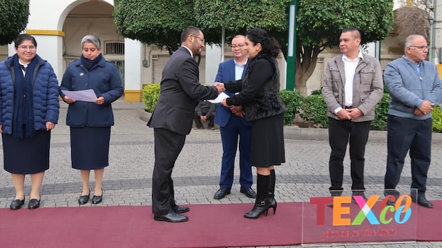 Gobierno de Texcoco encabeza izamiento de bandera