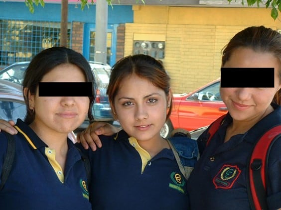 Fanny con su uniforme del Colegio Español en Torreón.