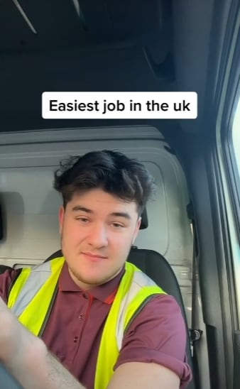 Empleado presumiendo que tiene el trabajo más fácil del mundo