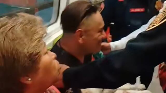 Hombre que viajaba en el Metro CDMX con su perrito herido iba al veterinario