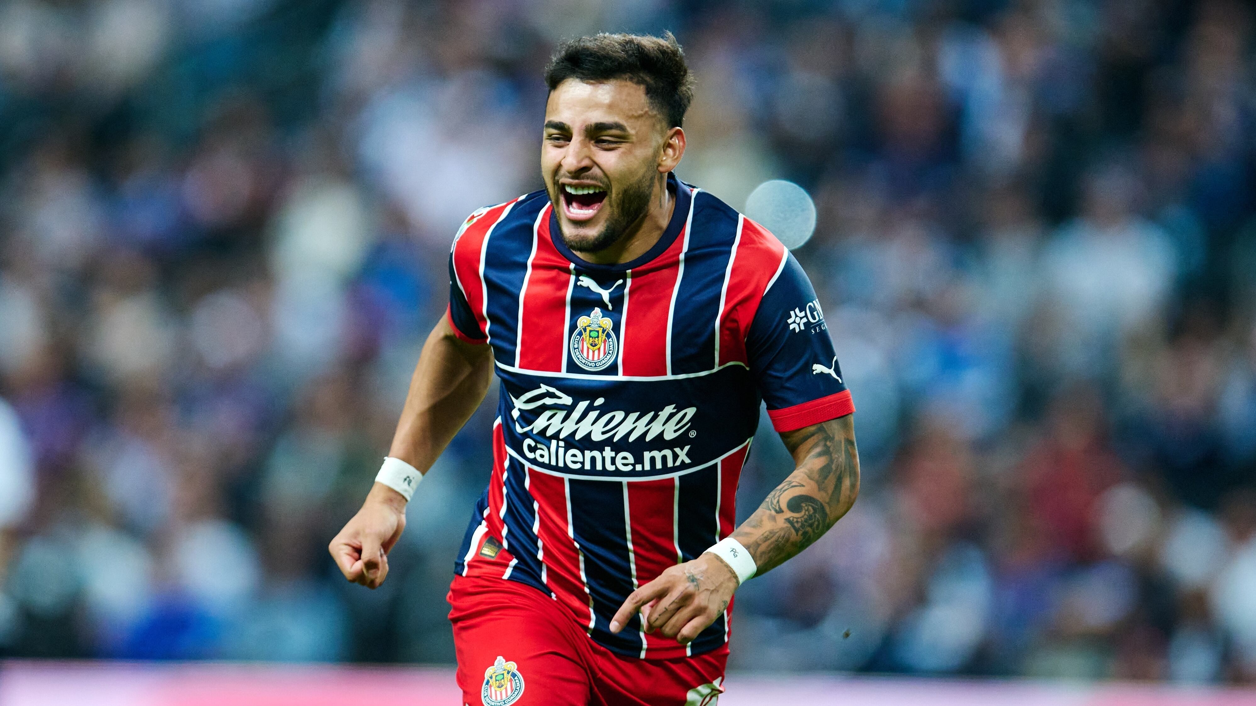 Alexis Vega se convirtió en el héroe de Chivas ante Monterrey.